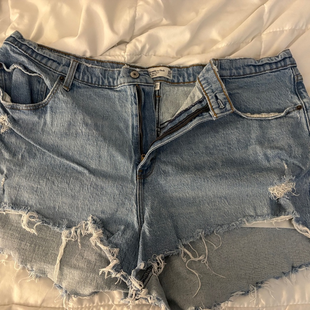 A&F Mom Short High Rise